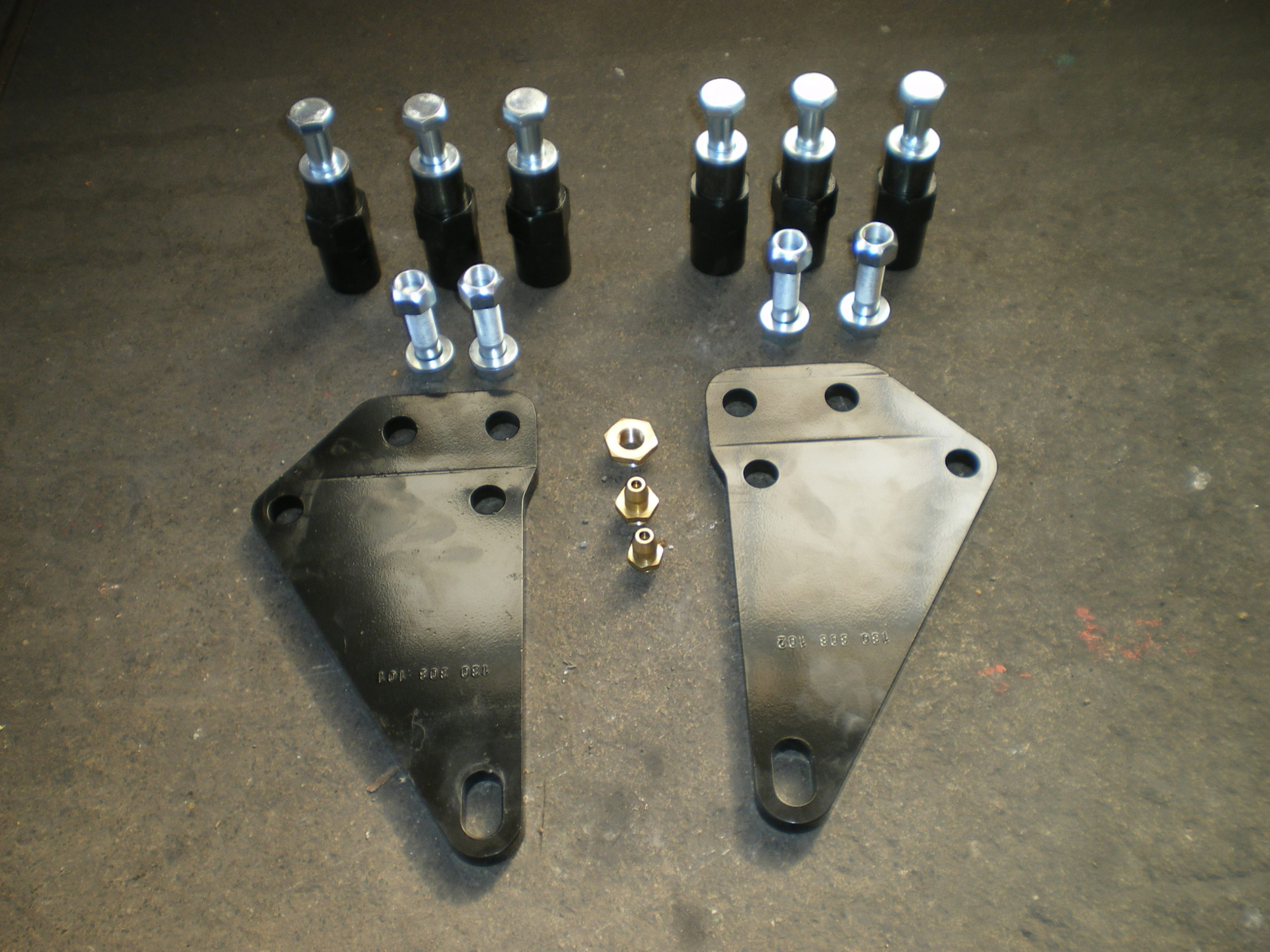 Fahrzeugspezifischer Adaptersatz